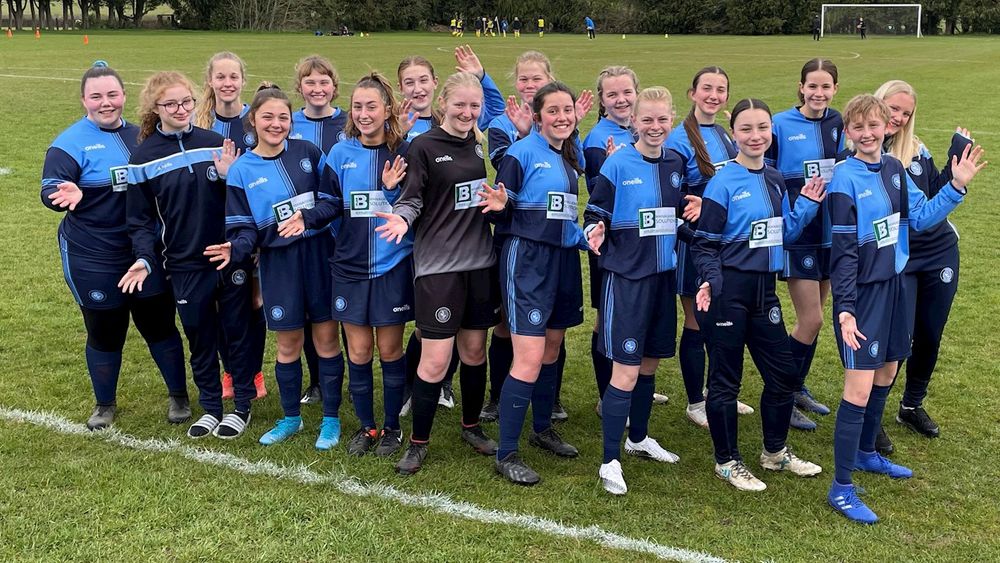 Women's under-18s hit great eight - Wycombe Wanderers