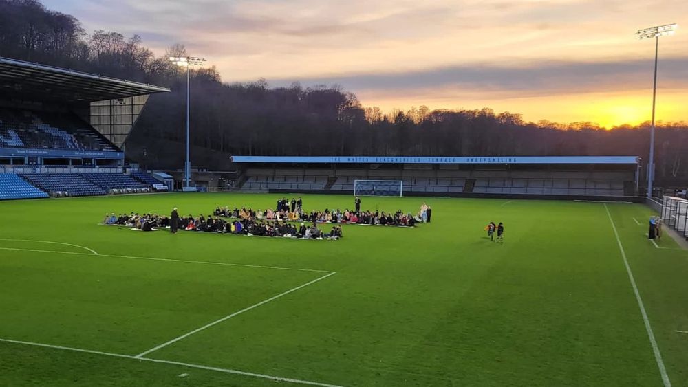 Prayers on the pitch Wanderers