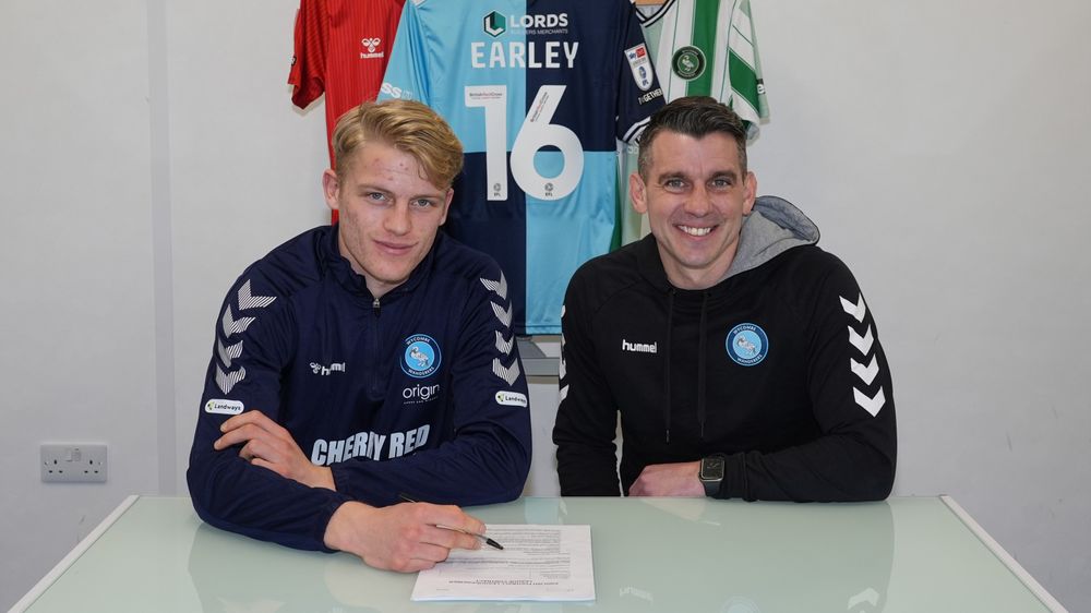 Saxon signs! - Wycombe Wanderers