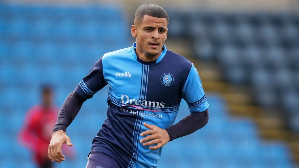 Ali AlHamadi signs for Wanderers